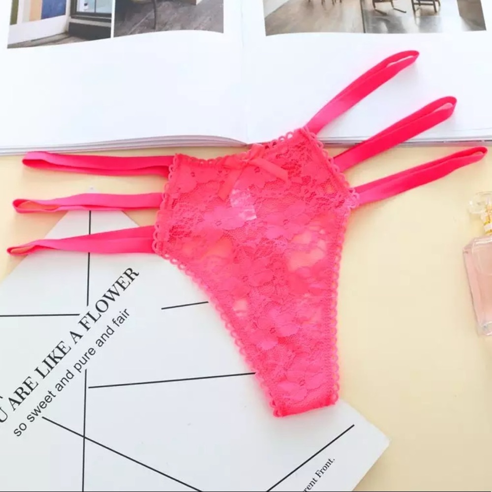 New Medium Pink Floral Lace Thong Panties NWT
